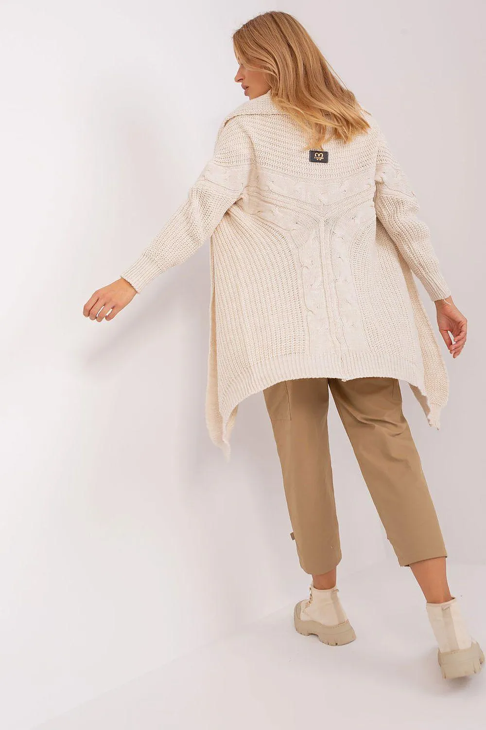 Chic Knee-Length Knit Cardigan for Everyday Comfort