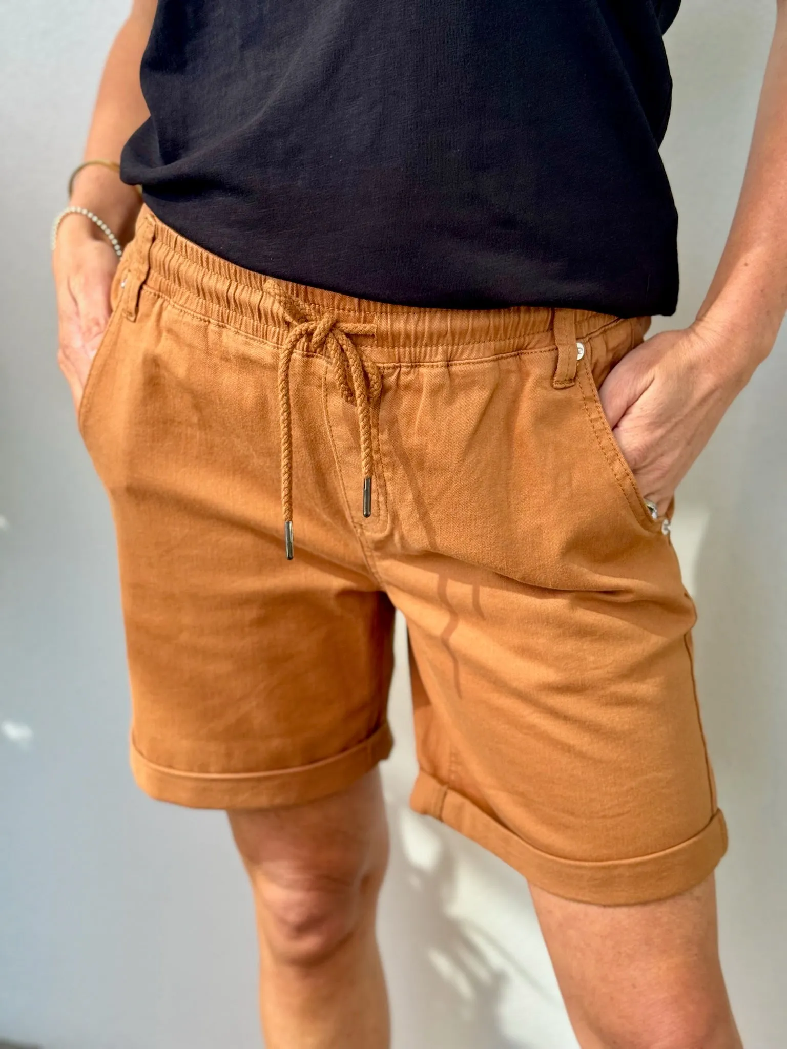 Hadley Shorts - Caramel