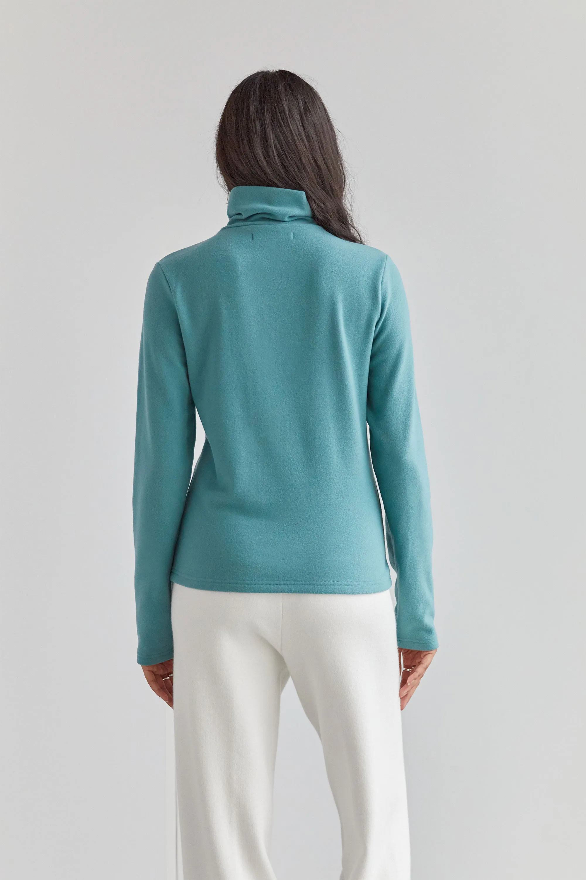 SOFT-FEEL FITTED MOCKNECK TOP